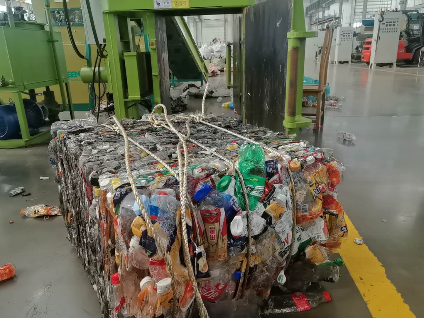 pressa-per-bottiglie-PET